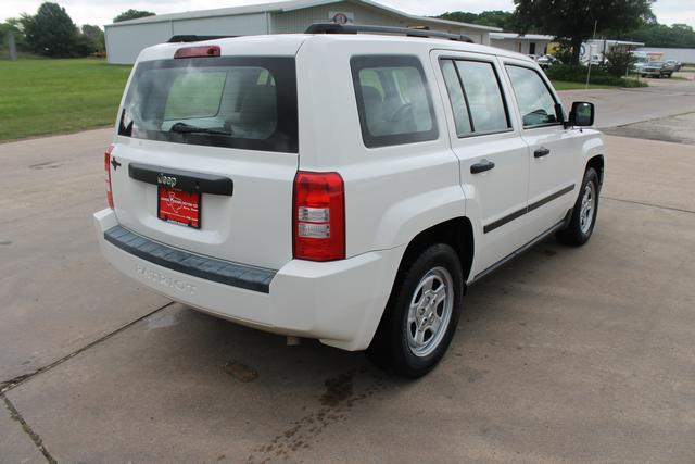 Jeep Patriot 2009 photo 14