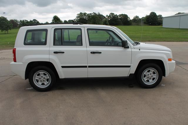 Jeep Patriot 2009 photo 16