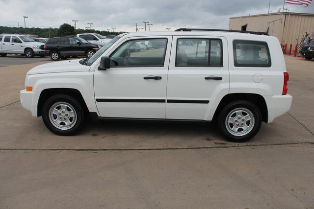 Jeep Patriot 2009 photo 18