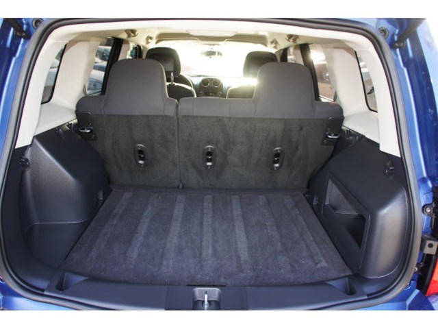 Jeep Patriot 2010 photo 2