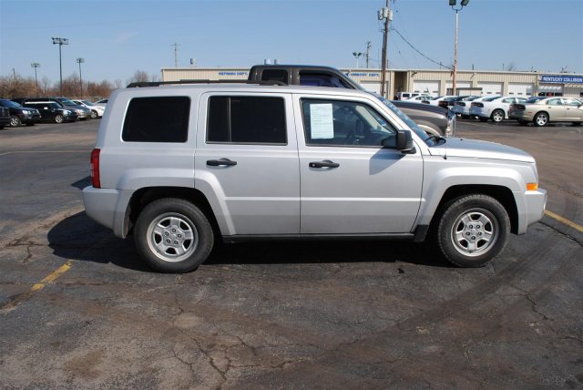 Jeep Patriot 2010 photo 1