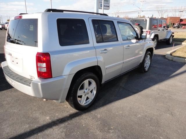 Jeep Patriot 2010 photo 1
