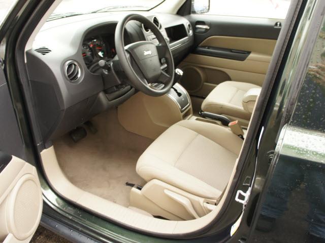 Jeep Patriot 2010 photo 2