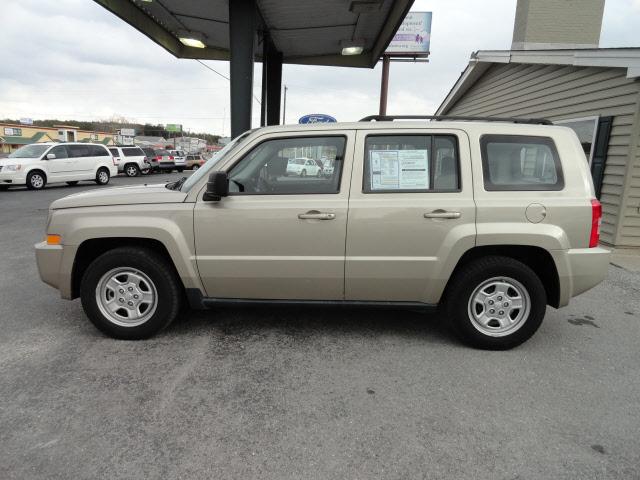 Jeep Patriot 2010 photo 1
