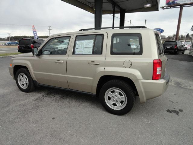 Jeep Patriot 2010 photo 2
