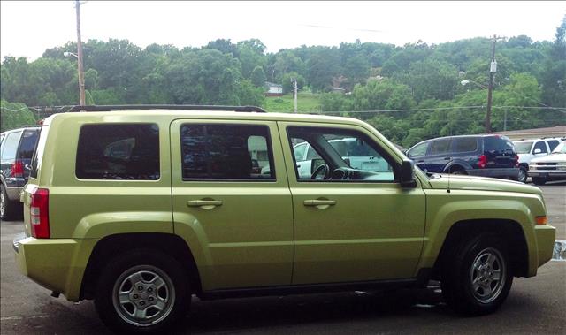 Jeep Patriot Extended Cab V8 LT W/1lt SUV