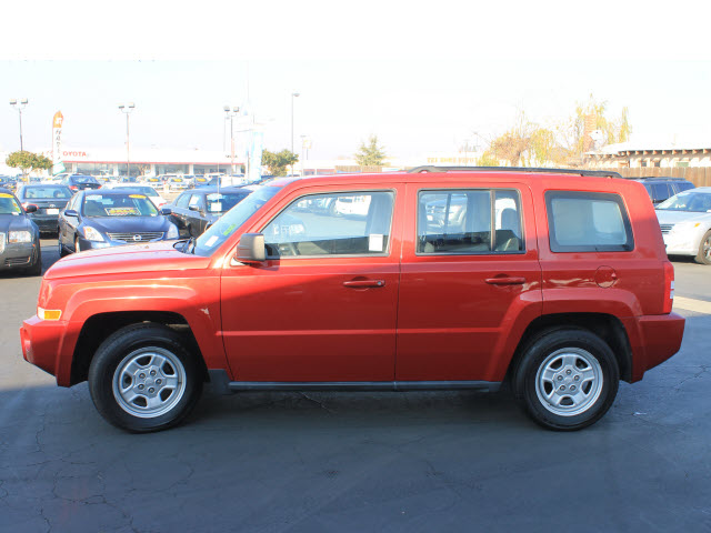 Jeep Patriot 2010 photo 2