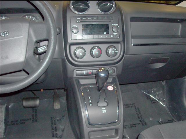 Jeep Patriot 2010 photo 2
