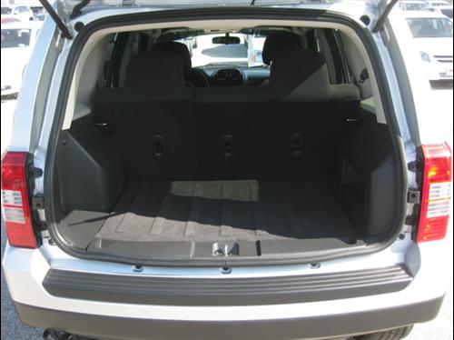 Jeep Patriot 2011 photo 2