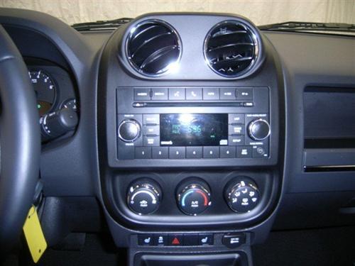 Jeep Patriot 2011 photo 2