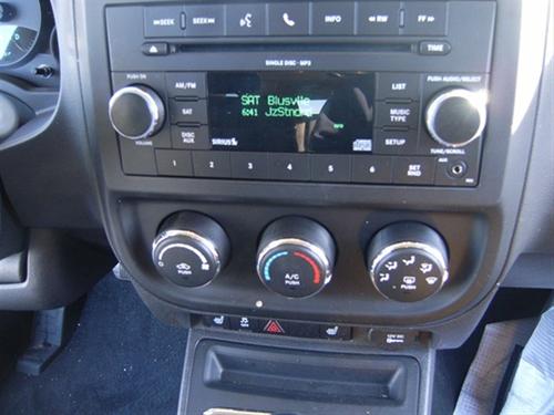 Jeep Patriot 2011 photo 2