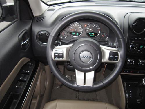 Jeep Patriot 2011 photo 2