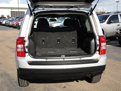 Jeep Patriot 2011 photo 2