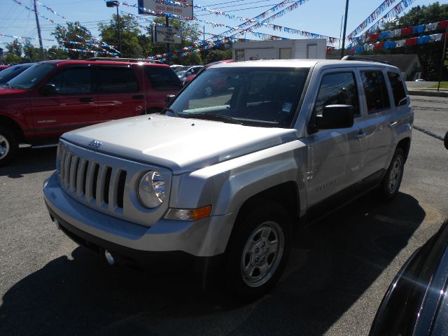 Jeep Patriot 2011 photo 1