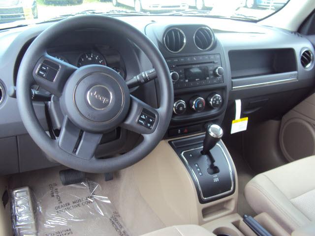 Jeep Patriot 2011 photo 1