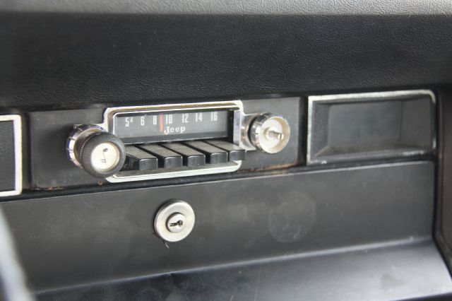 Jeep Wagoneer 1973 photo 10