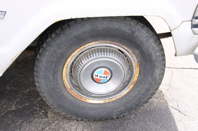 Jeep Wagoneer 1973 photo 2