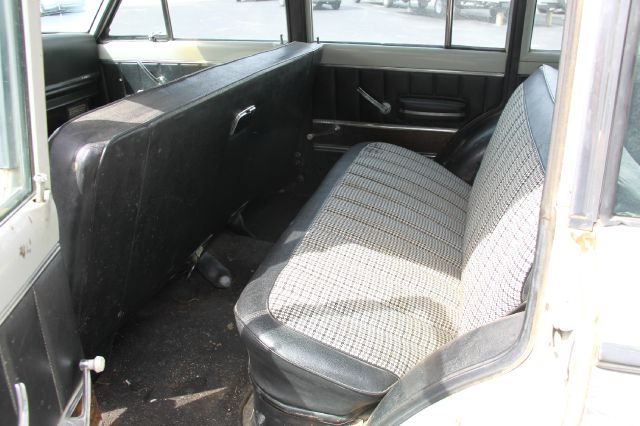 Jeep Wagoneer 1973 photo 30