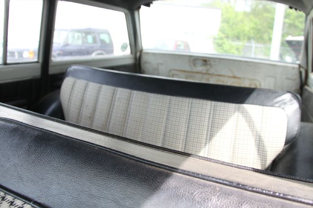 Jeep Wagoneer 1973 photo 34