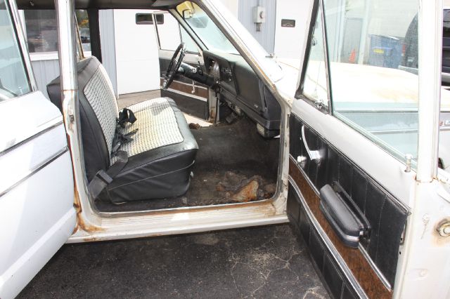 Jeep Wagoneer 1973 photo 4