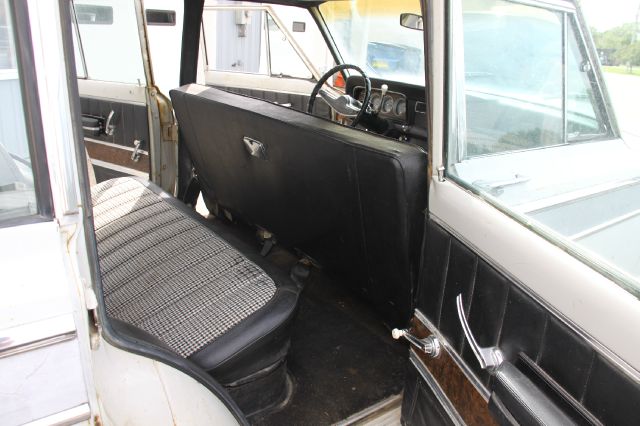 Jeep Wagoneer 1973 photo 5