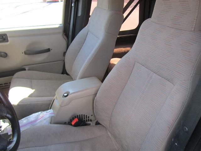 Jeep Wrangler 2004 photo 2