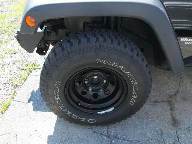 Jeep Wrangler 1500 Extended Cargo Clean SUV