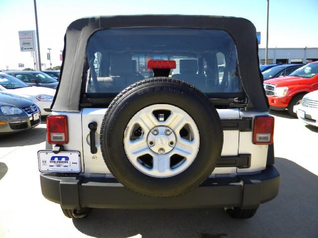Jeep Wrangler 2010 photo 3