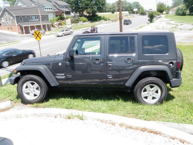 Jeep Wrangler 2010 photo 1