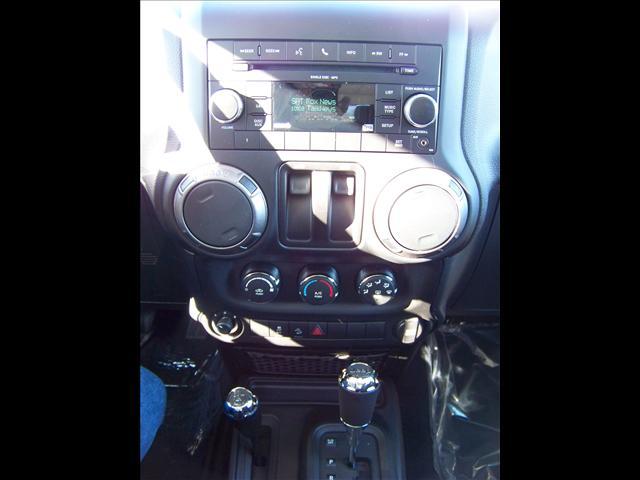 Jeep Wrangler 2011 photo 4
