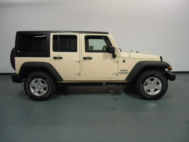 Jeep Wrangler 2011 photo 4