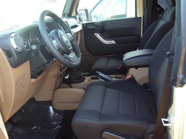 Jeep Wrangler 2011 photo 2