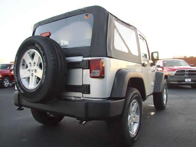 Jeep Wrangler 2011 photo 2