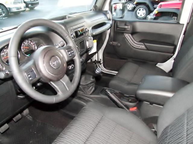 Jeep Wrangler 2011 photo 3