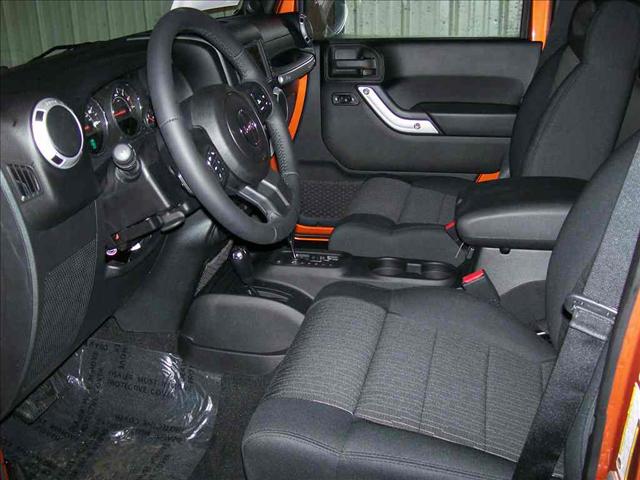 Jeep Wrangler 2011 photo 2