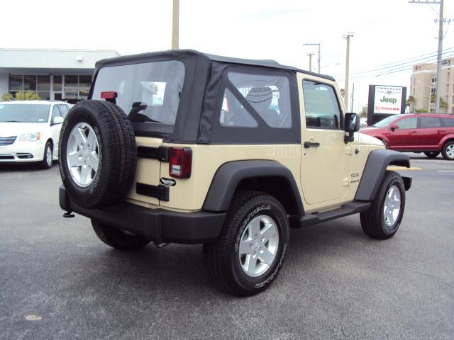 Jeep Wrangler 2011 photo 2