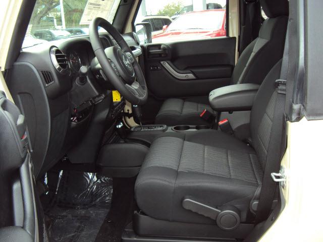 Jeep Wrangler 2011 photo 3