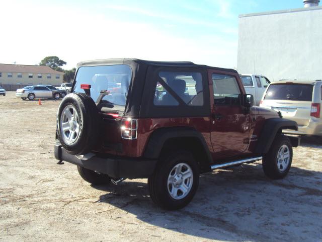 Jeep Wrangler 2011 photo 2
