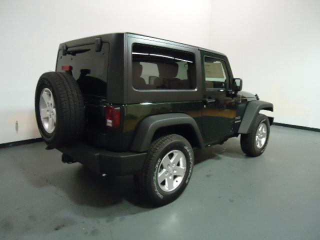 Jeep Wrangler 2011 photo 2