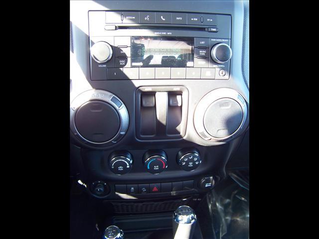 Jeep Wrangler 2011 photo 4