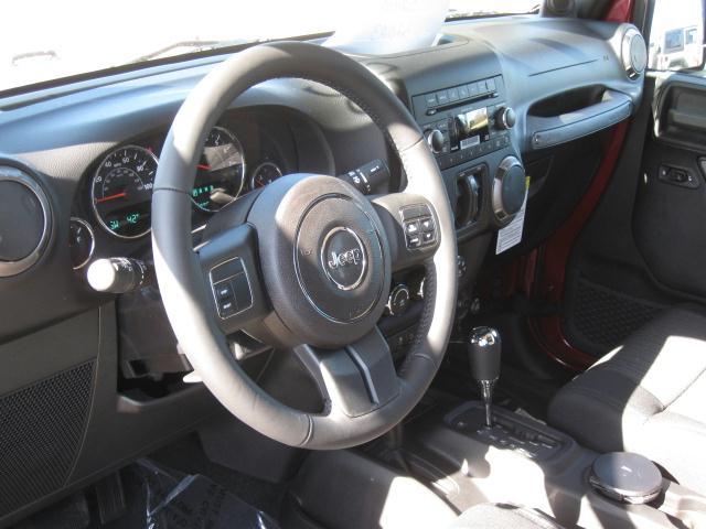 Jeep Wrangler 2011 photo 1