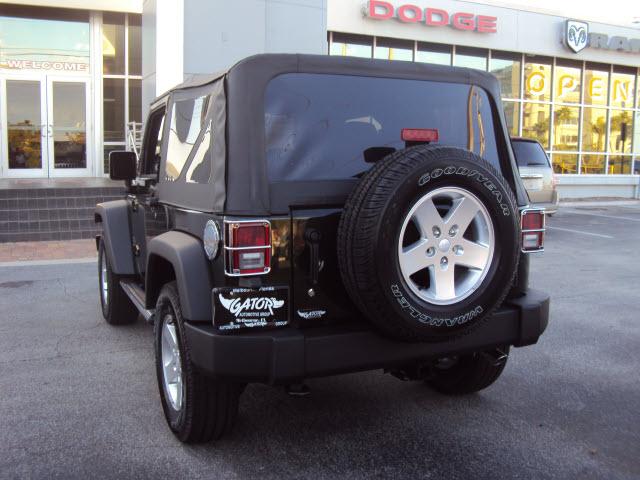 Jeep Wrangler 2011 photo 4