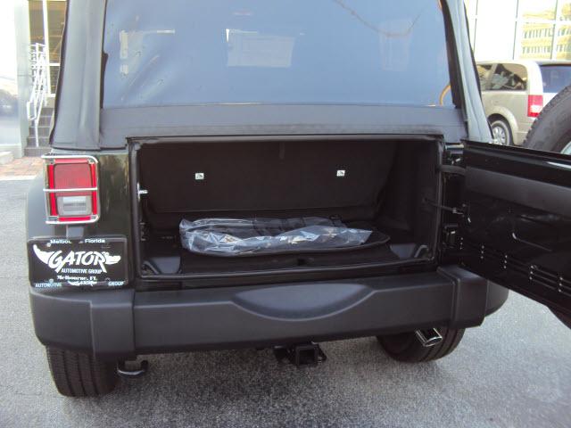 Jeep Wrangler 2011 photo 5