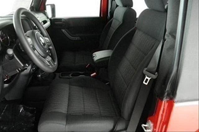 Jeep Wrangler 2011 photo 2
