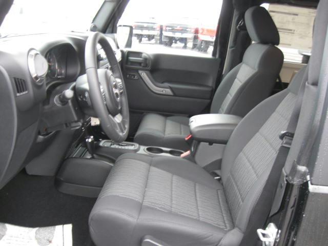Jeep Wrangler 2011 photo 2