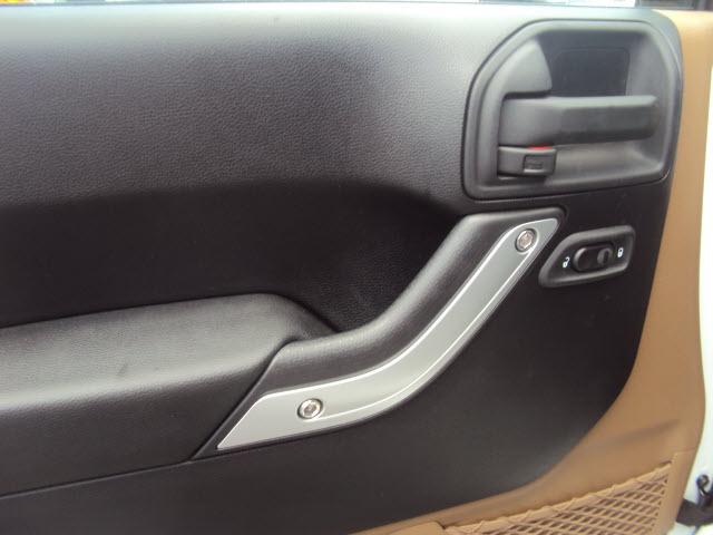 Jeep Wrangler 2011 photo 2