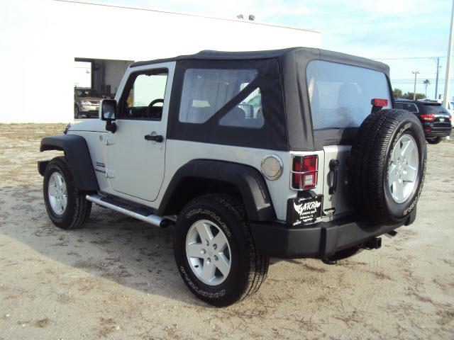 Jeep Wrangler 2011 photo 2