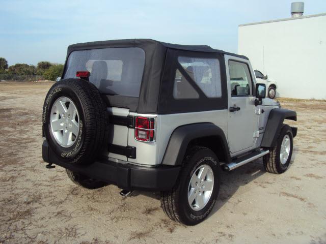 Jeep Wrangler 2011 photo 3