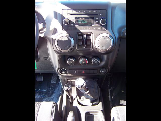 Jeep Wrangler 2011 photo 4