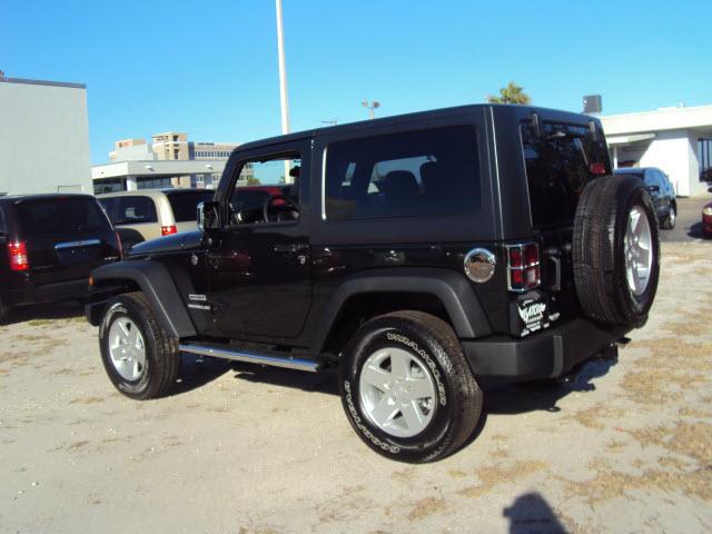 Jeep Wrangler 2011 photo 2